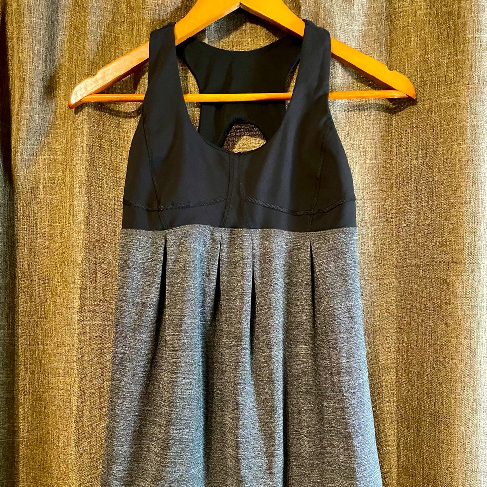 Women's Lululemon Run Your Heart Out Tank Top Black and Gray Tie Bottom Sz 6